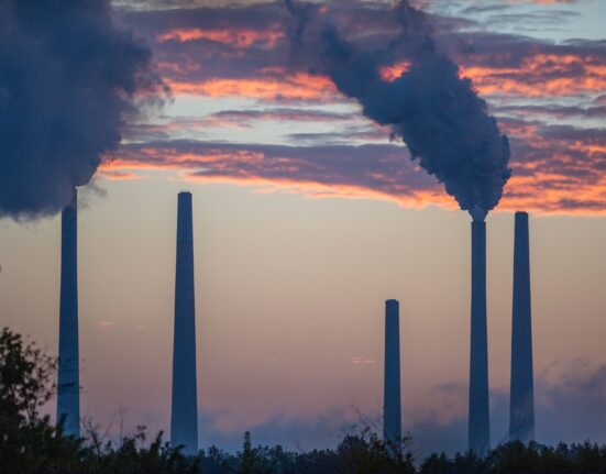 Creștere record a concentrației de dioxid de carbon, care alimentează temerile că încălzirea globală, schimbările climatice și fenomenele meteo extreme se vor amplifica