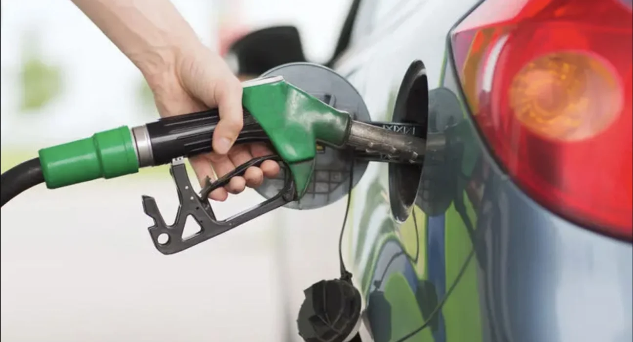 Moscova elimină taxa de import la benzină pentru a combate lipsa de combustibil