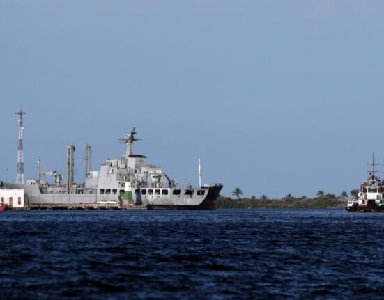 Războiul lui Trump contra narcotraficanților. Armata SUA are la bord doi supraviețuitori ai unei nave lovite în Caraibe