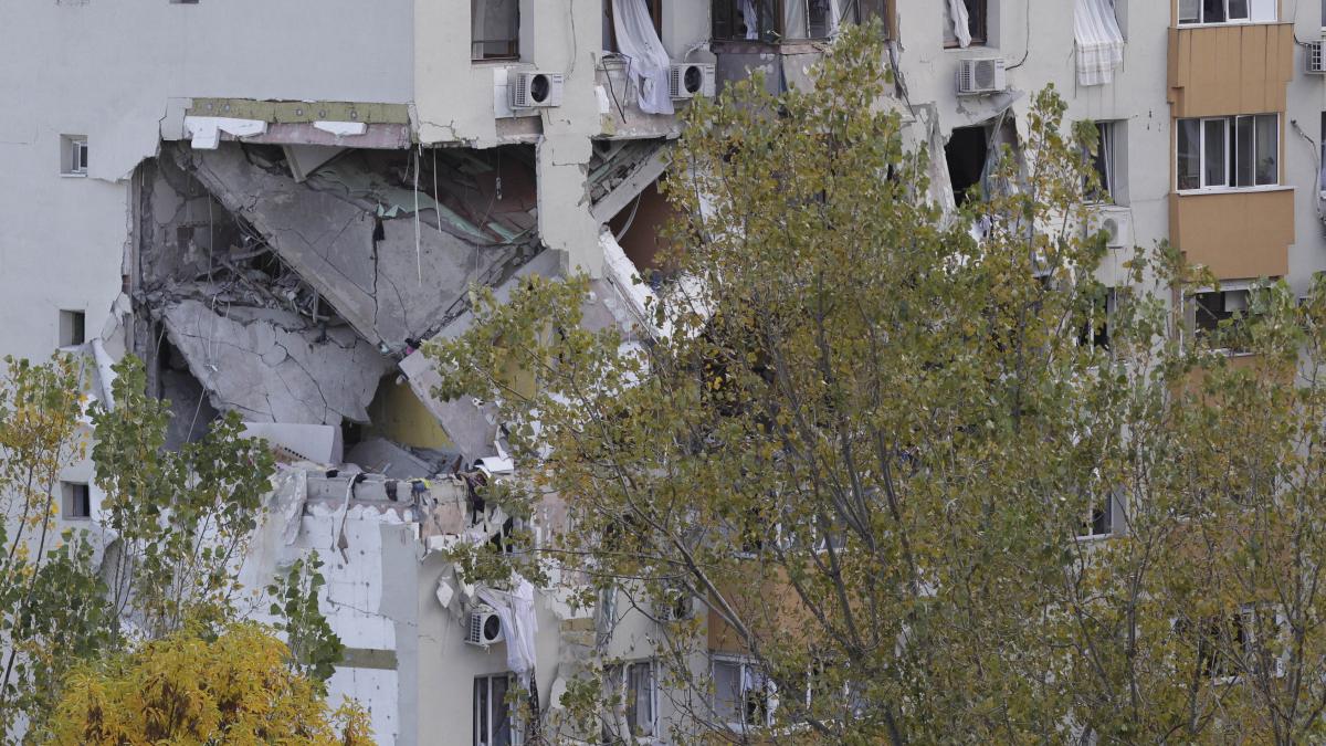 O locatară din blocul care a sărit în aer: Mie mi-a fost frică să aprind lumina să nu fie explozie, foloseam lanterna