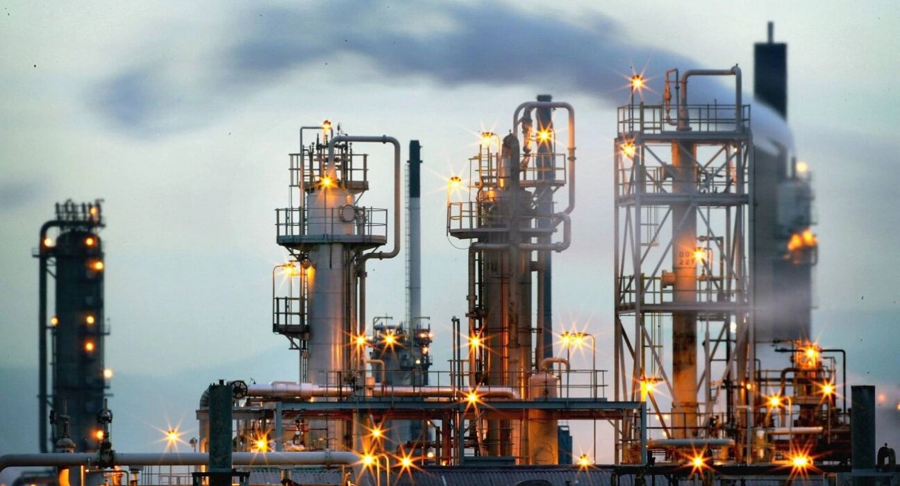 VIDEO După petrol, Ucraina lovește și rafinăriile de gaz din Rusia. Atacul cu drone a ajuns până la granița cu Kazahstan