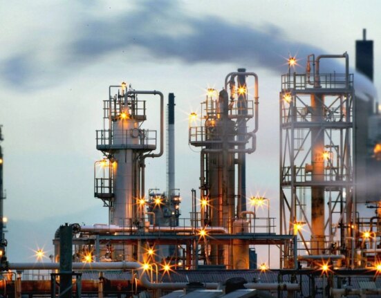 VIDEO După petrol, Ucraina lovește și rafinăriile de gaz din Rusia. Atacul cu drone a ajuns până la granița cu Kazahstan