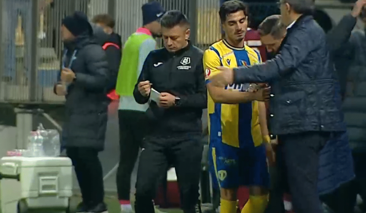 Și-a scos din sărite antrenorul! » Intrat pe parcurs în Petrolul