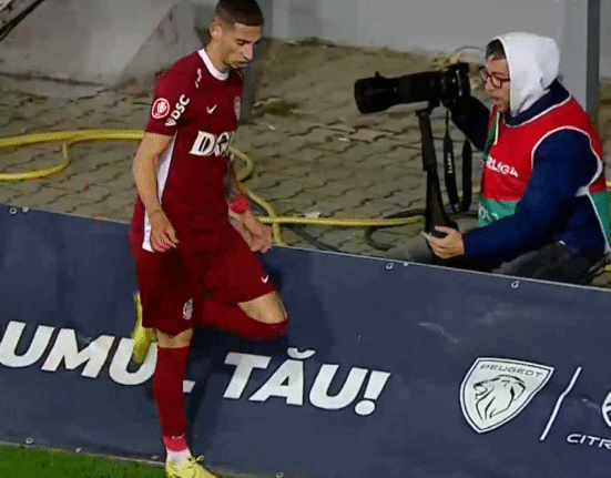 Moment uluitor în Petrolul -a distrus laptopul unui fotograf