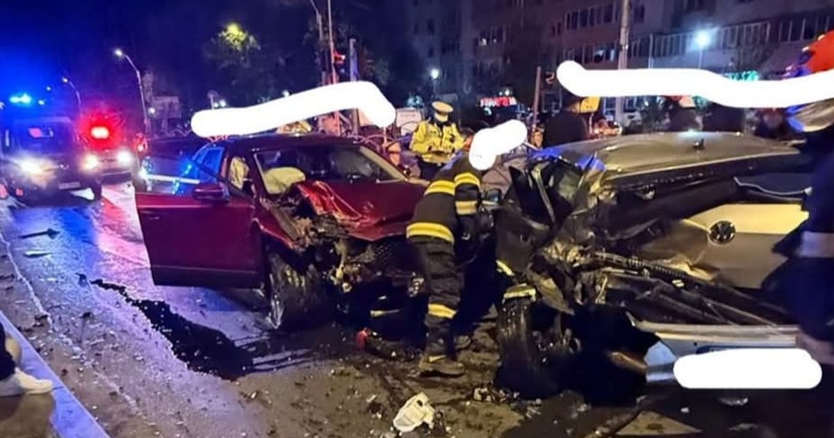 Accident grav în Capitală, în Sectorul 5: o persoană este încarcerată, iar unul dintre șoferi a fugit de la locul faptei