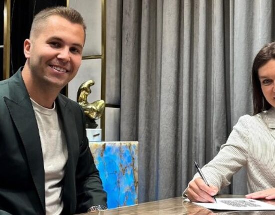 Cine este tinerelul alături de care Simona Halep se afișează în Cluj. Are un tată bogat și visa s-o cunoască pe Antonia