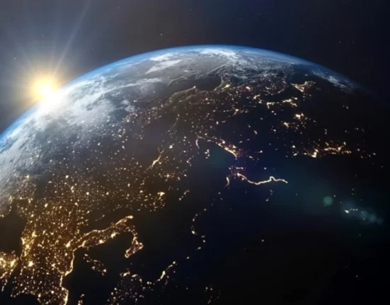 Se subtiază scutul magnetic care protejează Pământul. Suntem în pericol?