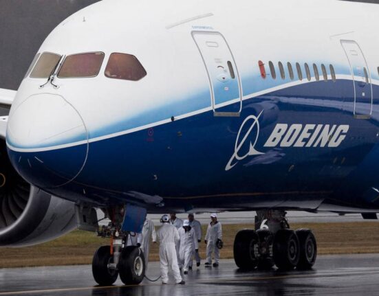 Un balon meteorologic pare să fie obiectul misterios care a lovit un Boeing. la 11.000 de metri