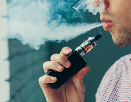 Țigările electronice, trecute oficial în ghidurile oncologice din SUA drept soluție pentru renunțarea la fumat