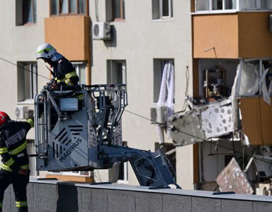 Reconstruirea blocului care a explodat în Rahova. Ministrul Cseke Attila: „Nu avem astăzi un cadru legal disponibil”