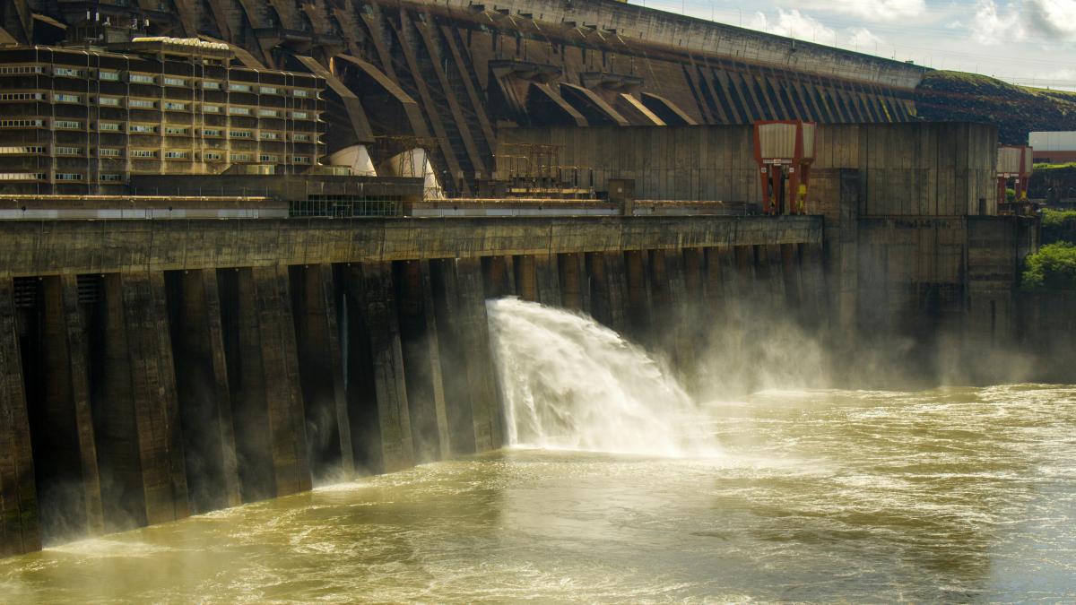 Baraj început acum 40 de ani, blocat din nou! România ține o investiție strategică „pe loc”, la 90% realizare