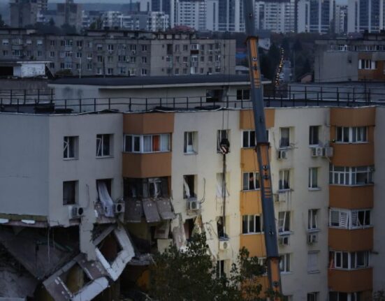 Guvernul explică de ce oamenii care locuiau în blocul cu explozia din Rahova nu vor primi apartamente „la cheie”