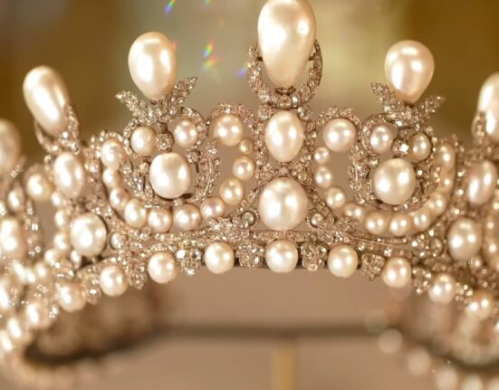 Jaful deceniului la Luvru: ultimele imagini cu bijuteriile coroanei înainte de dispariție și detalii șocante despre furt