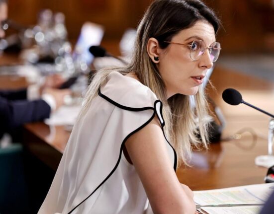 Buzoianu: Să aruncăm în stânga și în drepta cu vouchere nu ne duce nicăieri