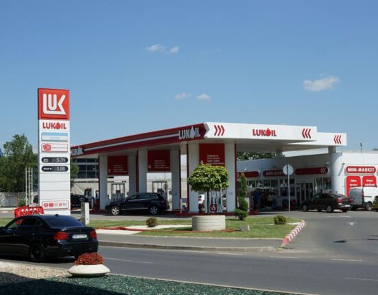 Ministrul Energiei: România trebuie să preia controlul asupra Lukoil