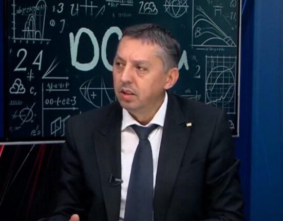 Ministrul Educației cere raportarea profesorilor care promovează „pseudoștiința”. Sindicatele protestează