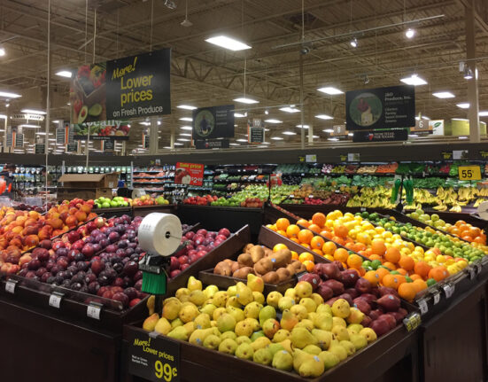 Trump reduce tarifele vamale pentru zeci de produse. Casa Albă publică lista alimentelor care scapă cu totul de taxe