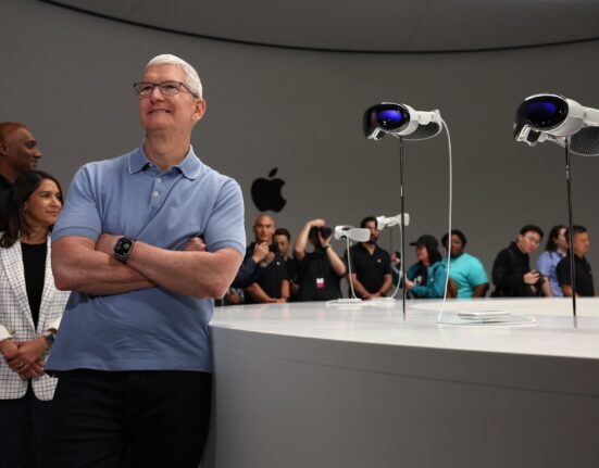 Cine va fi noul șef la Apple? Gigantul tehnologic se pregătește pentru plecarea lui Tim Cook