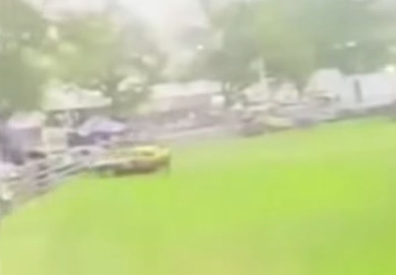 VIDEO Momentul în care o mașină intră cu viteză în mulțime la un raliu, în Australia. Treisprezece persoane au fost rănite