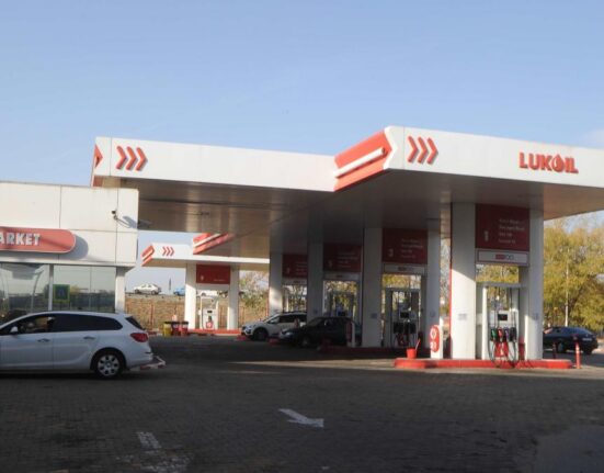 Criza Lukoil. Grupul rusesc a derulat cu statul român contracte de 29 de milioane de euro, de la începerea războiului din Ucraina