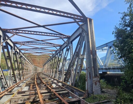 Cum a fost construită calea ferată a Văii Oltului, în urmă cu 125 de ani. Traseul dificil care străbate Carpații