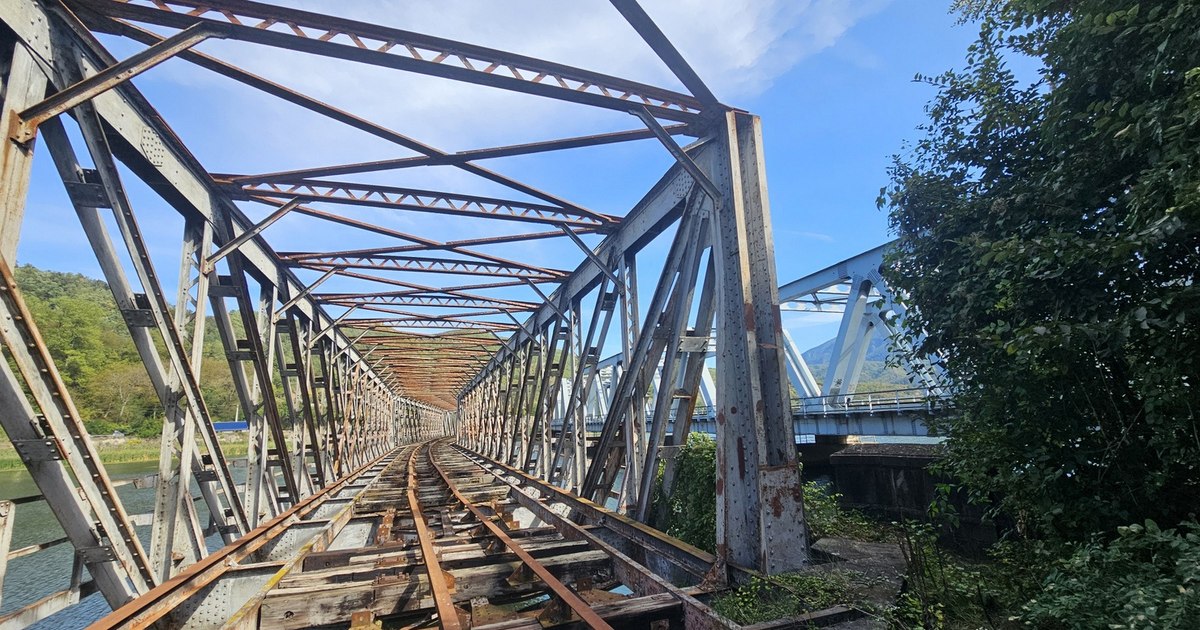 Cum a fost construită calea ferată a Văii Oltului, în urmă cu 125 de ani. Traseul dificil care străbate Carpații