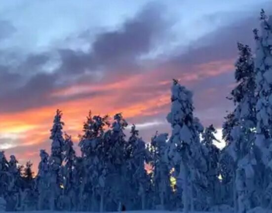 Unde-și petrec românii sărbătorile de iarnă: de la vacanțe însorite în locuri exotice, la peisaje autohtone și mâncare tradițională