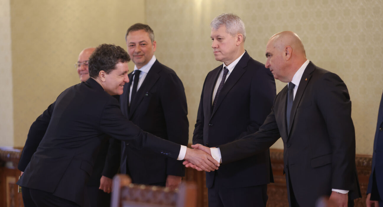 Cât de posibilă e o nouă fuziune a partidelor de dreapta. Politolog: „Întrebarea e în jurul cui se va face, în jurul PNL sau în jurul USR”