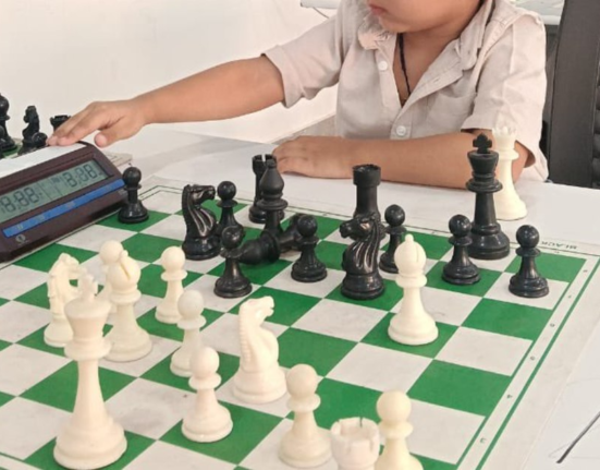Un copil de 3 ani a devenit cel mai tânăr jucător de șah care a obținut un rating oficial FIDE
