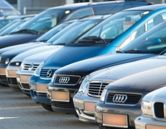 UE vrea să oprească manipularea kilometrajului, dar refuză testarea anuală a mașinilor vechi