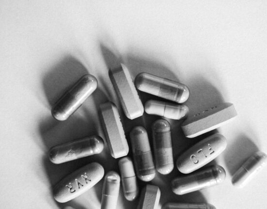 Locul greșit din casă unde păstrezi antibioticele! Atenție: Își pierd eficiența, dar tot creează rezistență!