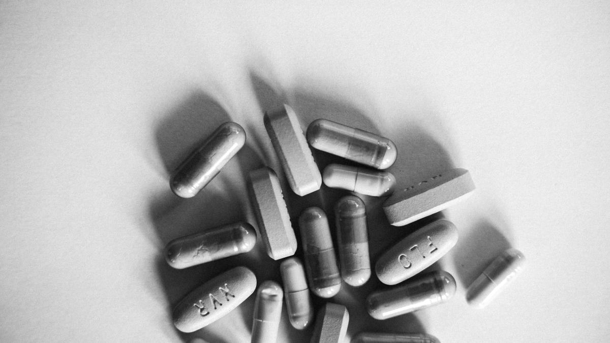 Locul greșit din casă unde păstrezi antibioticele! Atenție: Își pierd eficiența, dar tot creează rezistență!