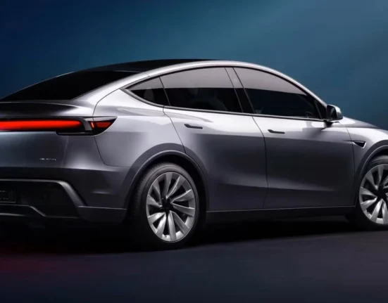 Tesla lansează o nouă mașină ieftină chiar în Europa: Ce dotări are și cât costă