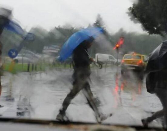 Vreme mohorâtă în ziua votului: Ploi slabe și maxime de 4-6°C în București