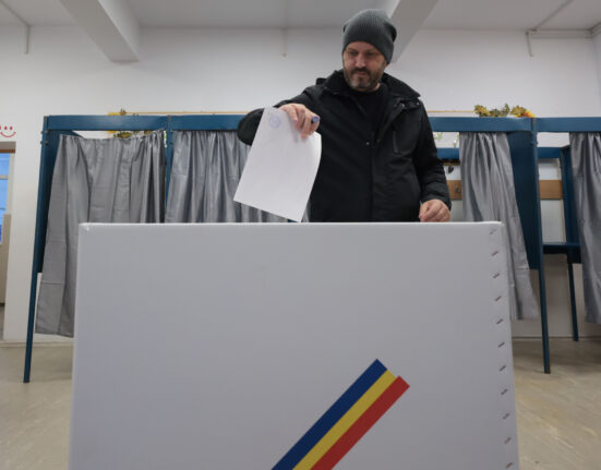În ziua votului, un nou sondaj de opinie este anunțat pentru diseară. Rezultatele exit-poll la alegerile pentru Primăria Capitalei, prezentate în această seară pe Hotnews
