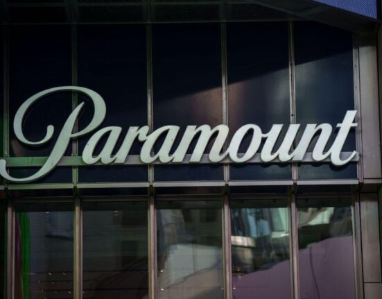 Paramount atacă: ofertă ostilă pentru achiziția Warner Bros. Discovery, în ciuda pactului cu Netflix