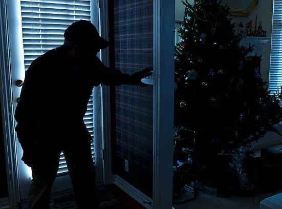 Un român a fost prins la furat produse de lux în Italia: A dat vina pe România și zice că nu avea bani de Sărbători, așa că a decis să fure