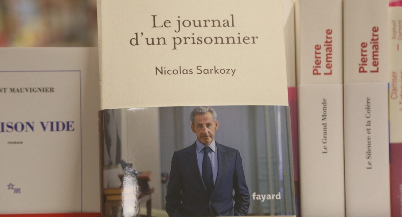 Sarkozy și-a lansat cartea „Jurnalul unui prizonier”, în care descrie cele 20 de zile petrecute în închisoare