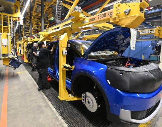 Germania se confruntă cu o „furtună perfectă”. Numai în sectorul auto, s-au pierdut 50.000 de locuri de muncă