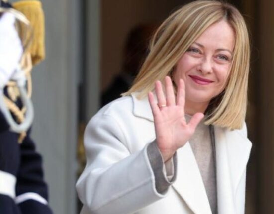 Meloni vinde la licitație cadourile primite de la lideri străini, în valoare de 800.000 de euro. Ce i-a dat Marcel Ciolacu