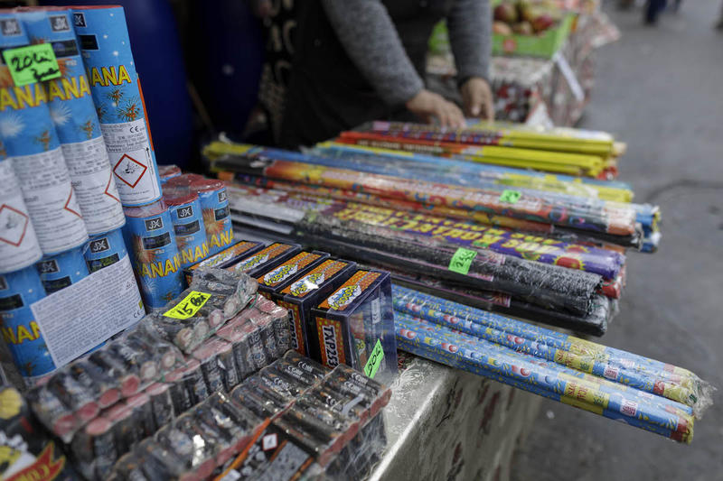 Doi frați de 8 și 10 ani fost grav răniți după ce s-au jucat cu o petardă. Au suferit leziuni în urma exploziei