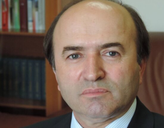 Tudorel Toader rupe tăcerea despre Legile justiției și anunță o carte de memorii: presiuni din prima zi, Dragnea insista, manevre în Comisia Iordache