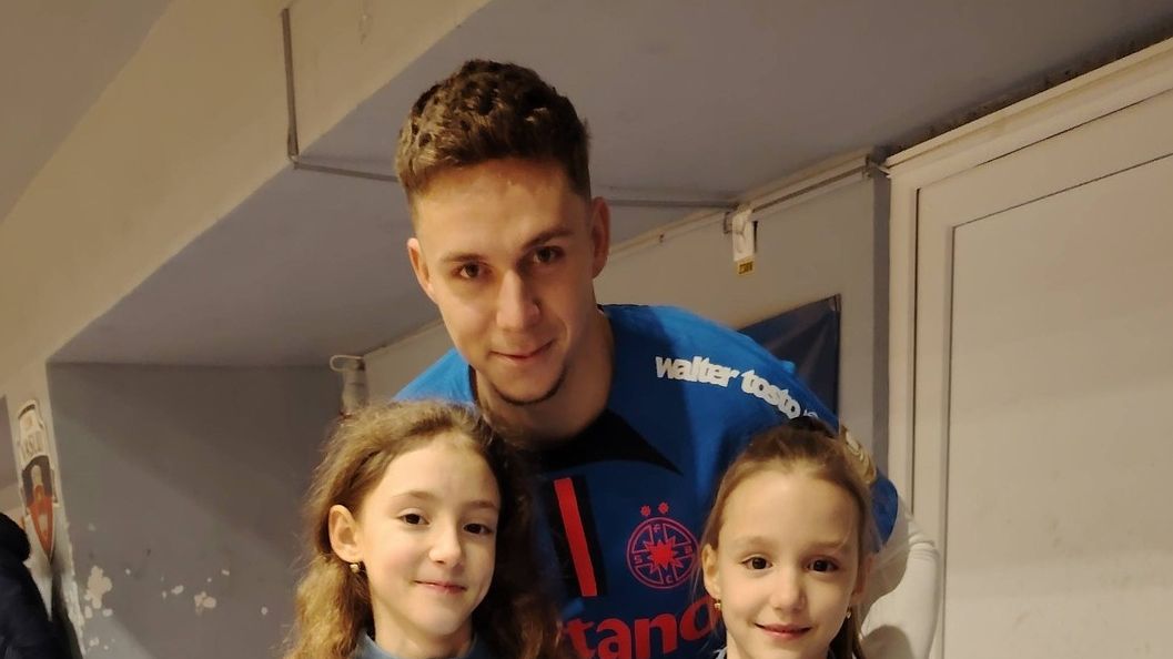 Louis Munteanu, făcut praf în Scoția: „Extrem de neprofesionist, așa ceva nu se tolerează! Imaginați-vă dacă era la Celtic și îmbrăca tricoul lui Rangers!”