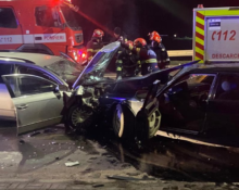 Accident teribil în Botoșani, între două mașini: una dintre victime a decedat, restul sunt rănite