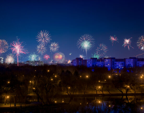 Cum va fi vremea de Revelion 2026. Val de aer polar în România. Unde va ninge în noaptea dintre ani