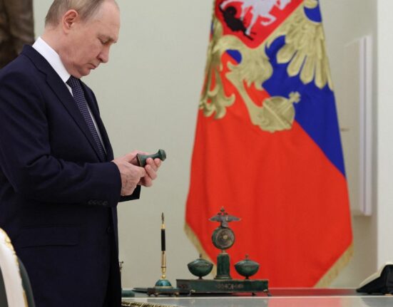 Cum a reușit Putin să-și controleze oligarhii folosindu-se de sancțiunile occidentale: mai bogați, dar mai supuși