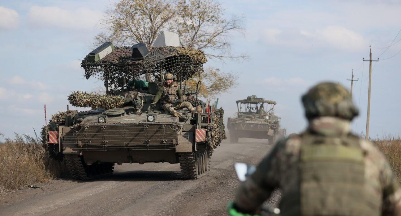 Soldaţi ruşi, acuzați de uciderea prizonierilor neînarmați / Ce a pățit o familie din Pokrovsk care a refuzat evacuarea și „i-a așteptat pe ruși”