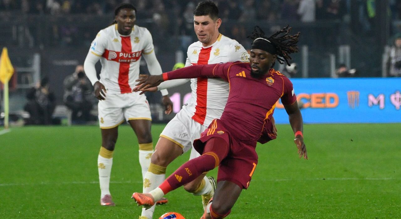 Gafă incredibilă în apărarea lui Genoa! Echipa lui Dan Șucu, iertată de Roma după 0-3 la pauză