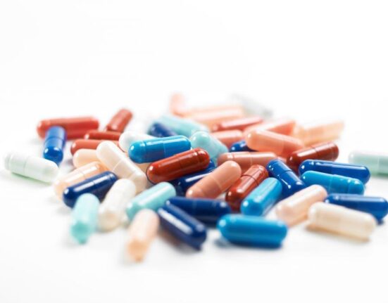 Suplimentele periculoase care îți pot afecta inima și ficatul: Avertismentul unui cardiolog de top