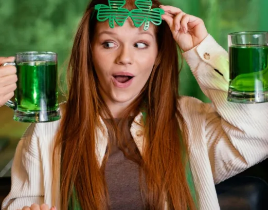 Superstiții de Revelion. Ce trebuie să ții în buzunar, ce culori e bine sa porți